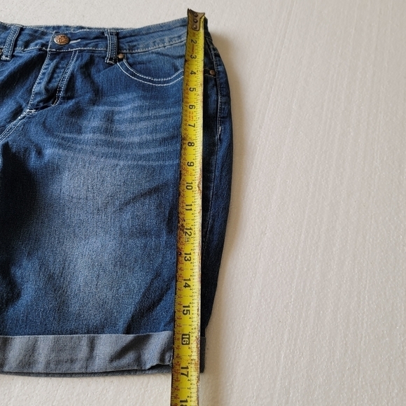 ND Weekend Shorts Womens 10 Mid Rise Cuffed Blue Denim Dark Wash Comfort Ladies - Picture 5 of 10